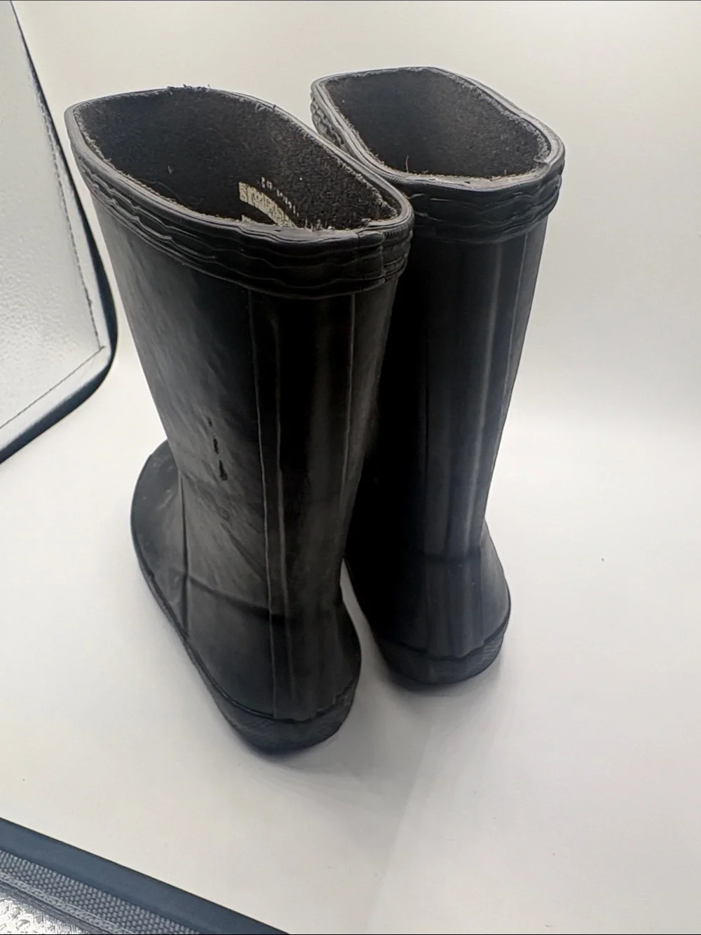 Hunter Black Short Matte Rubber Rain Boots with Red Logo